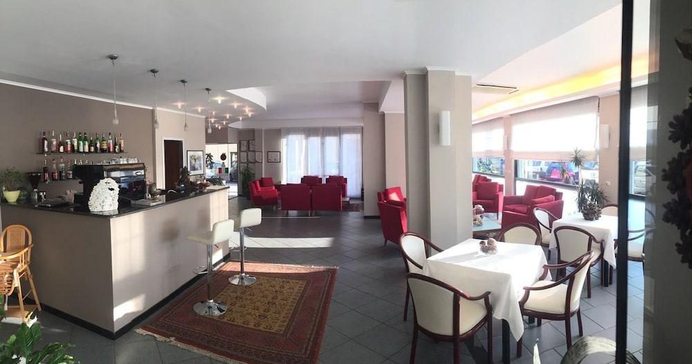 Hotel Internazionale ฟีนาเลลีกูเร ภายนอก รูปภาพ
