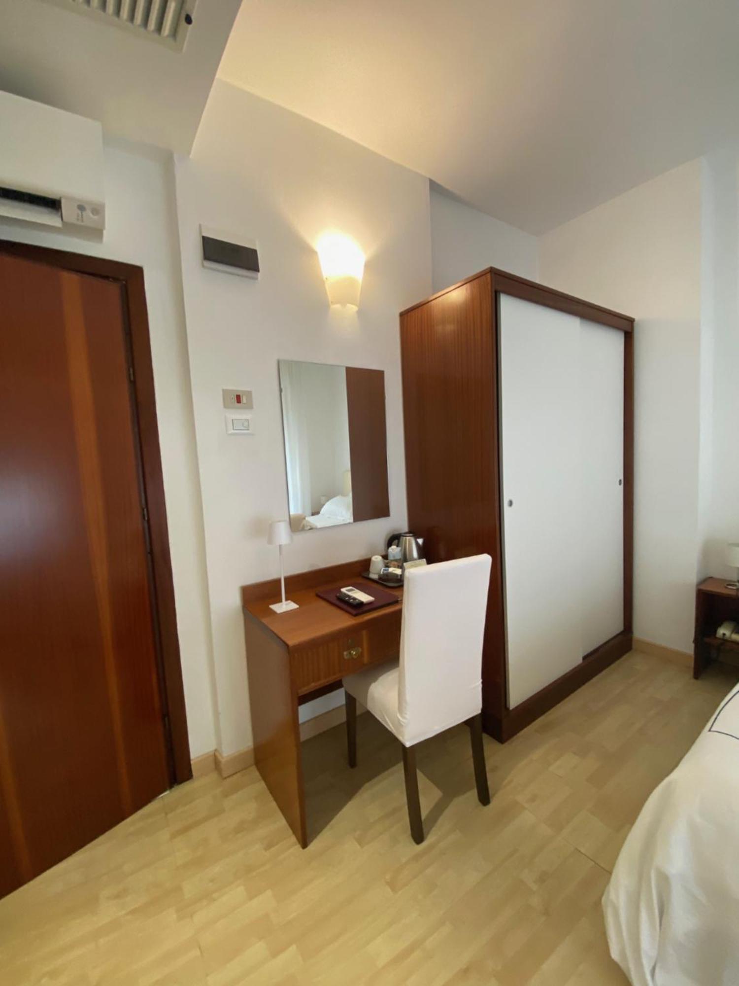 Hotel Internazionale ฟีนาเลลีกูเร ภายนอก รูปภาพ