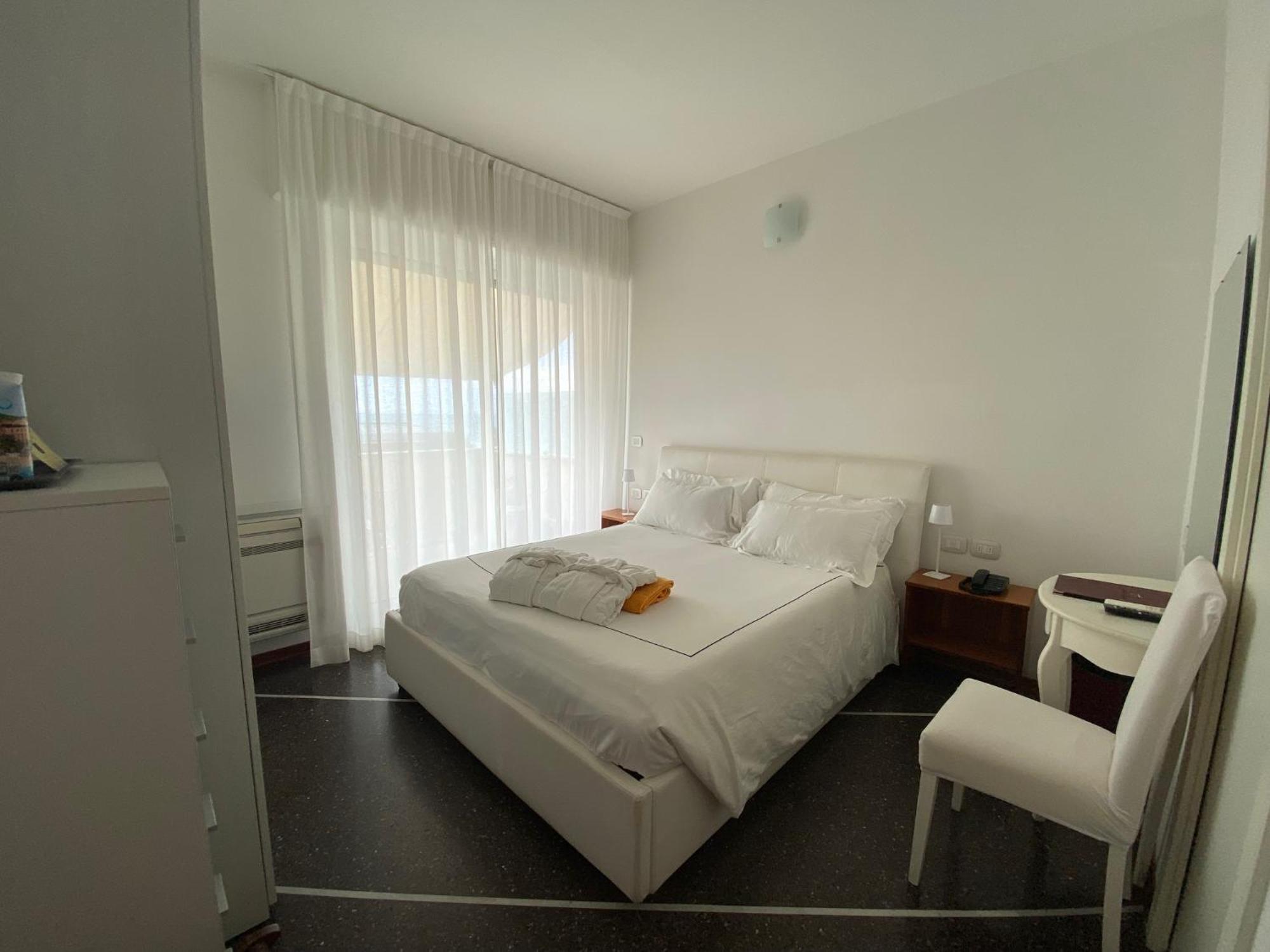 Hotel Internazionale ฟีนาเลลีกูเร ภายนอก รูปภาพ
