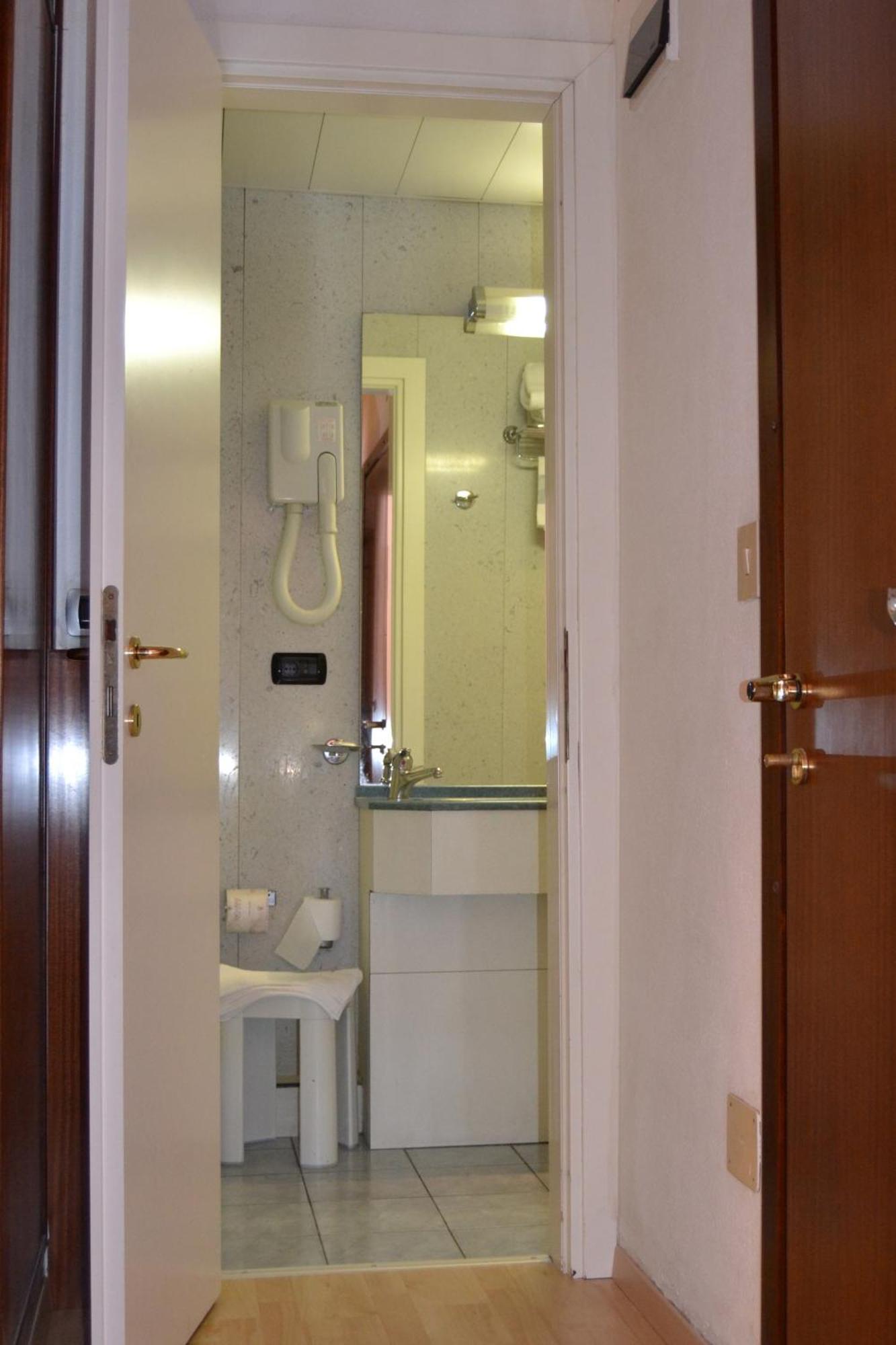 Hotel Internazionale ฟีนาเลลีกูเร ภายนอก รูปภาพ