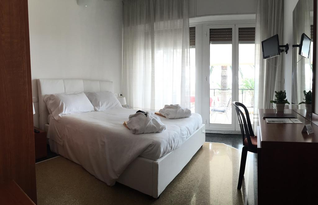 Hotel Internazionale ฟีนาเลลีกูเร ภายนอก รูปภาพ